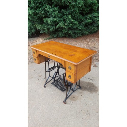 Šicí stroj VERITAS, retro, vintage, galerka, stůl