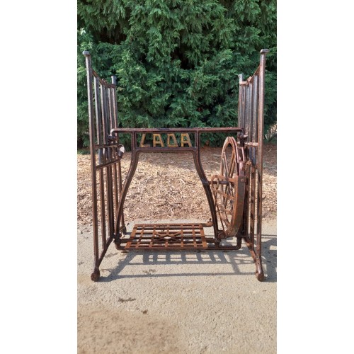 Stojan od šicího stroje LADA, podstavec, retro, vintage