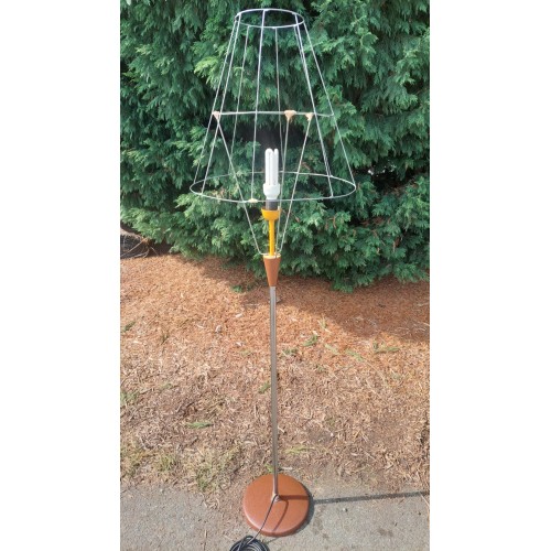 Lampa na stojanu, retro, socialismus, 70.-80. léta