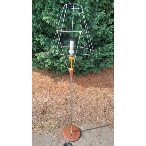 Lampa na stojanu, retro, socialismus, 70.-80. léta