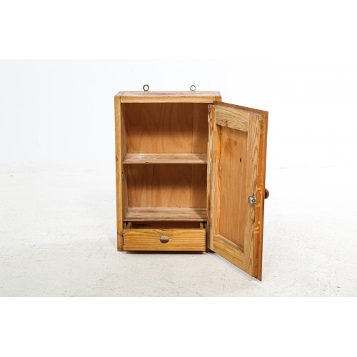 (385) Lékárnička závěsná, retro, dřevěná komoda